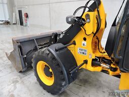 JCB 406 + Fork