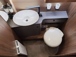 EURAMOBIL PROFILA T 726 EF / -2025-/RAUMBAD & EINZELBETTEN