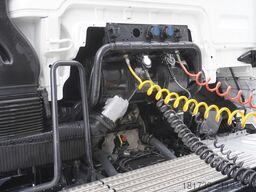 MAN TGX 18.510 4×2 tractor unit / Sleeper ca