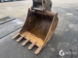 Komatsu PC210LC-11