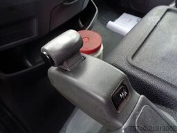Mercedes-Benz Atego 822 + Euro 5 + Dhollandia lift