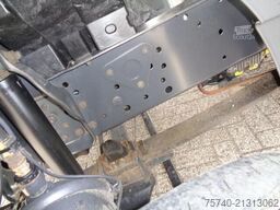 Mercedes-Benz Atego 822 + Euro 5 + Dhollandia lift