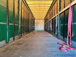 SCHMITZ CARGOBULL SCB*S3T MegaTrailer Curtainsider Edscha