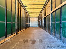 SCHMITZ CARGOBULL SCB*S3T MegaTrailer Curtainsider Edscha