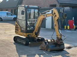 CATERPILLAR 301.7D Gummikette / 2 Löffel / Schwenkschaufel