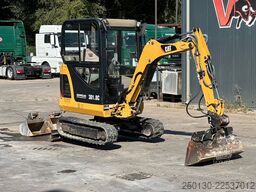 CATERPILLAR 301.8C Gummikette / 2 Löffel / Schwenkschaufel