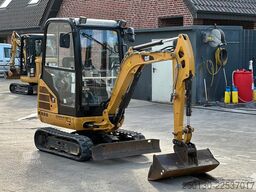 CATERPILLAR 301.7D Gummikette / 2 Löffel / Schwenkschaufel