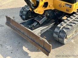 CATERPILLAR 301.7D Gummikette / 2 Löffel / Schwenkschaufel