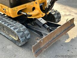 CATERPILLAR 301.7D Gummikette / 2 Löffel / Schwenkschaufel