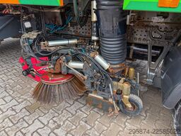 MERCEDES-BENZ Arocs 1840 Kehrmaschine Bucher