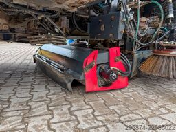MERCEDES-BENZ Arocs 1840 Kehrmaschine Bucher
