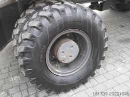 Case WX218 / 23t wheeled excavator /