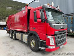 Volvo FM370 6x2 pusher with 2 chamber refuse truck with