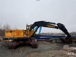 Åkerman H10B crawler excavator with digging bucket.