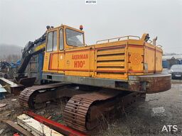 Åkerman H10B crawler excavator with digging bucket.