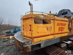 Åkerman H10B crawler excavator with digging bucket.