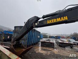 Åkerman H10B crawler excavator with digging bucket.