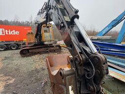 Åkerman H10B crawler excavator with digging bucket.