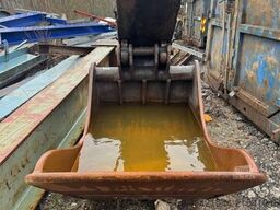 Åkerman H10B crawler excavator with digging bucket.