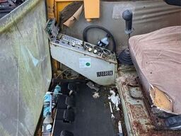 Åkerman H10B crawler excavator with digging bucket.