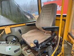 Åkerman H10B crawler excavator with digging bucket.