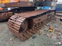 Åkerman H10B crawler excavator with digging bucket.