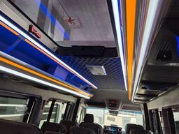 MERCEDES-BENZ 519  Allrad 4 x 4 Lagerfahrzeug Stock 20 Sitzer