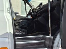 MERCEDES-BENZ 519  Allrad 4 x 4 Lagerfahrzeug Stock 20 Sitzer