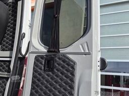 MERCEDES-BENZ 519  Allrad 4 x 4 Lagerfahrzeug Stock 20 Sitzer