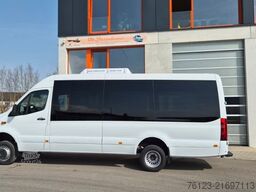 MERCEDES-BENZ 519  Allrad 4 x 4 Lagerfahrzeug Stock 20 Sitzer