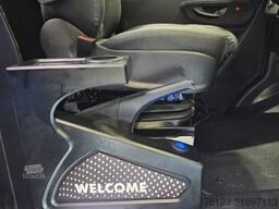 MERCEDES-BENZ 519  Allrad 4 x 4 Lagerfahrzeug Stock 20 Sitzer