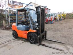 TOYOTA 62-7 FDF 30 Diesel Gabelstapler 10.500 EUR
