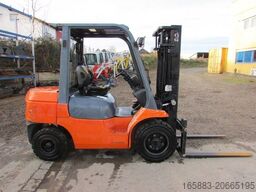 TOYOTA 62-7 FDF 30 Diesel Gabelstapler 10.500 EUR