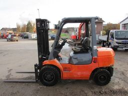 TOYOTA 62-7 FDF 30 Diesel Gabelstapler 10.500 EUR