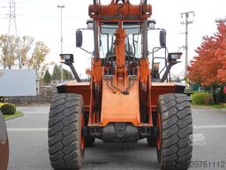Hitachi ZW220 articulated loader / 2 buckets
