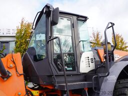 Hitachi ZW220 articulated loader / 2 buckets