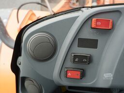 Hitachi ZW220 articulated loader / 2 buckets