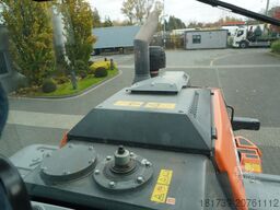 Hitachi ZW220 articulated loader / 2 buckets