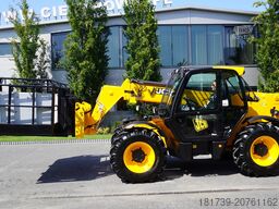 JCB 535-95 / 3.5 T / range 9.5 m / joystick