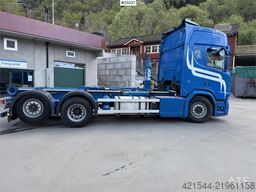 Scania R660 6x2 hook truck with a 21t Joab hook and extra