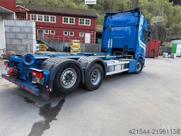 Scania R660 6x2 hook truck with a 21t Joab hook and extra