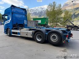 Scania R660 6x2 hook truck with a 21t Joab hook and extra