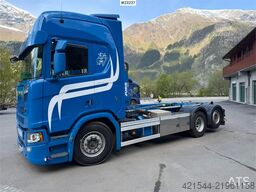 Scania R660 6x2 hook truck with a 21t Joab hook and extra