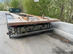 Istrail 3 akslet hook trailer with tipper