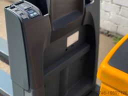 Jungheinrich ECE 225 - 2.400mm Gabeln - Service Neu