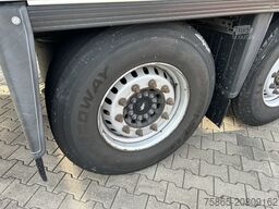 Schmitz Cargobull SCB S3B / Box Trailer / 2x Liftas / APK TUV 09-26