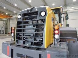 KOMATSU WA320