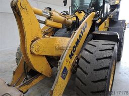 KOMATSU WA320