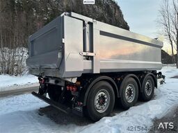 Ovox triple-axle trailer