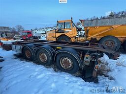 Istrail hook trailer with tipping function